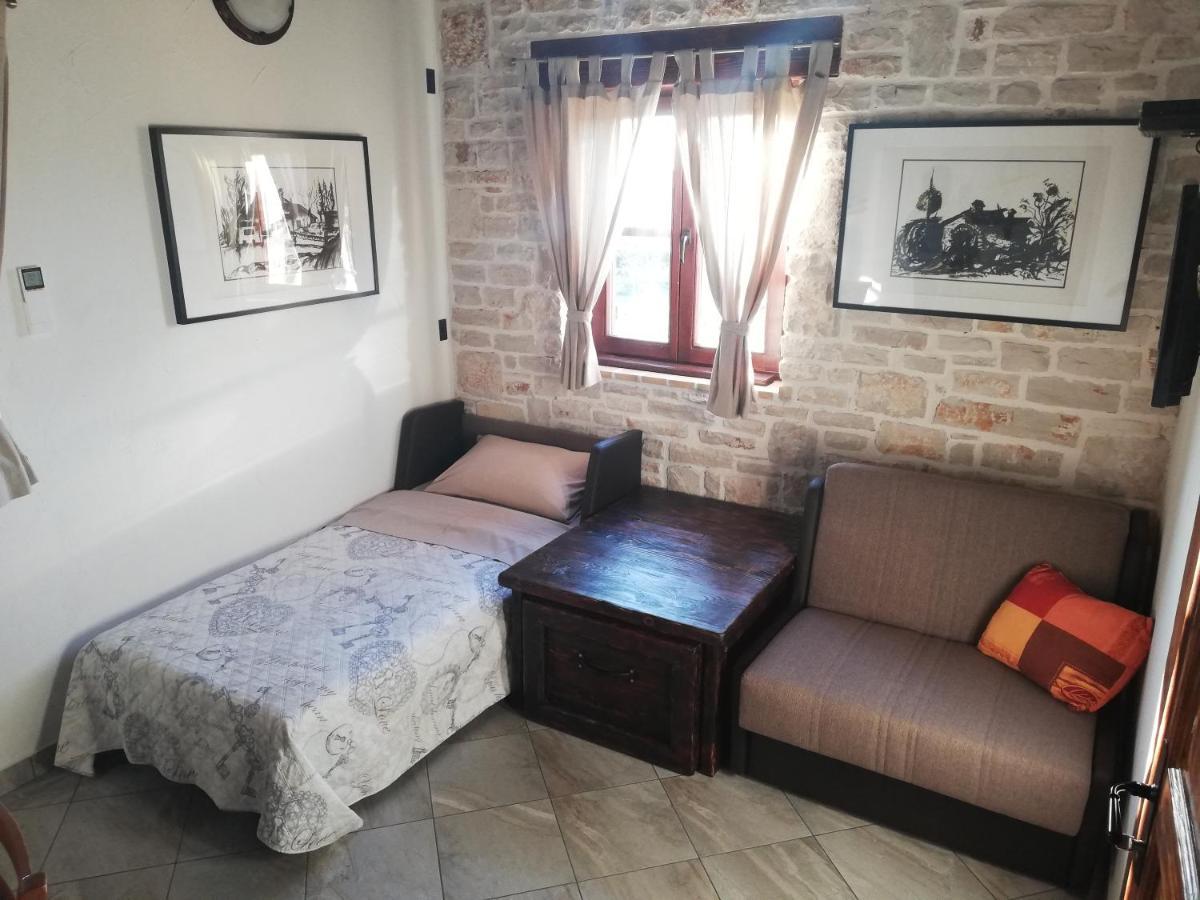 Apartments Oliva Fiorini Екстер'єр фото